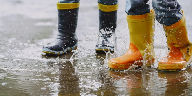 Hukum Percikan Najis dari Genangan Air Hujan di Jalanan