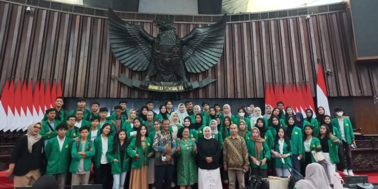 Mahasiswa dan Dosen UIC Jakarta Lakukan Kunjungan ke DPD RI