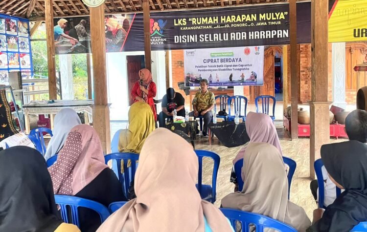 Bank Muamalat dan BMM Dorong Keterampilan Difabel Lewat Program Batik Ciprat di Ponorogo