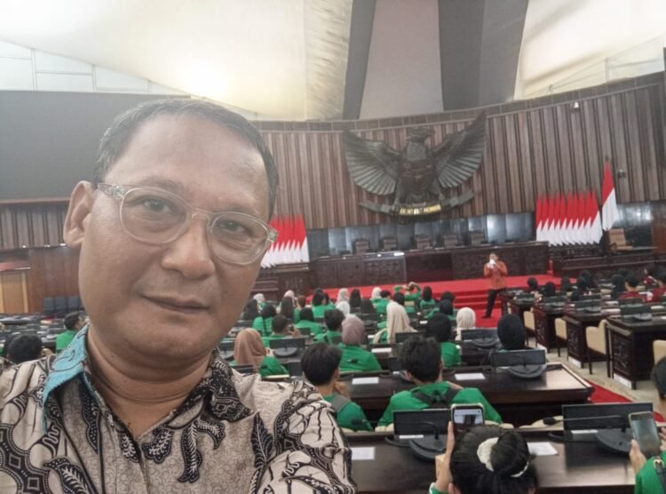 Gelar Sarjana Masih Relevan di Era AI, Fondasi Penting Menuju Dunia Kerja Modern